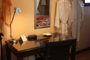 suite-room1-table
